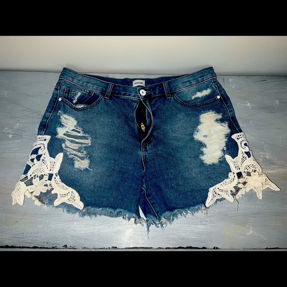 Super cute cut off jean shorts with lace trim!